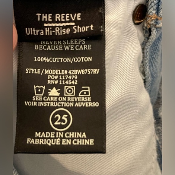 NWT BLANKNYC The Reeve Ultra High-Rise Frayed Hem Light Denim Shorts Size 25 - Picture 13 of 14